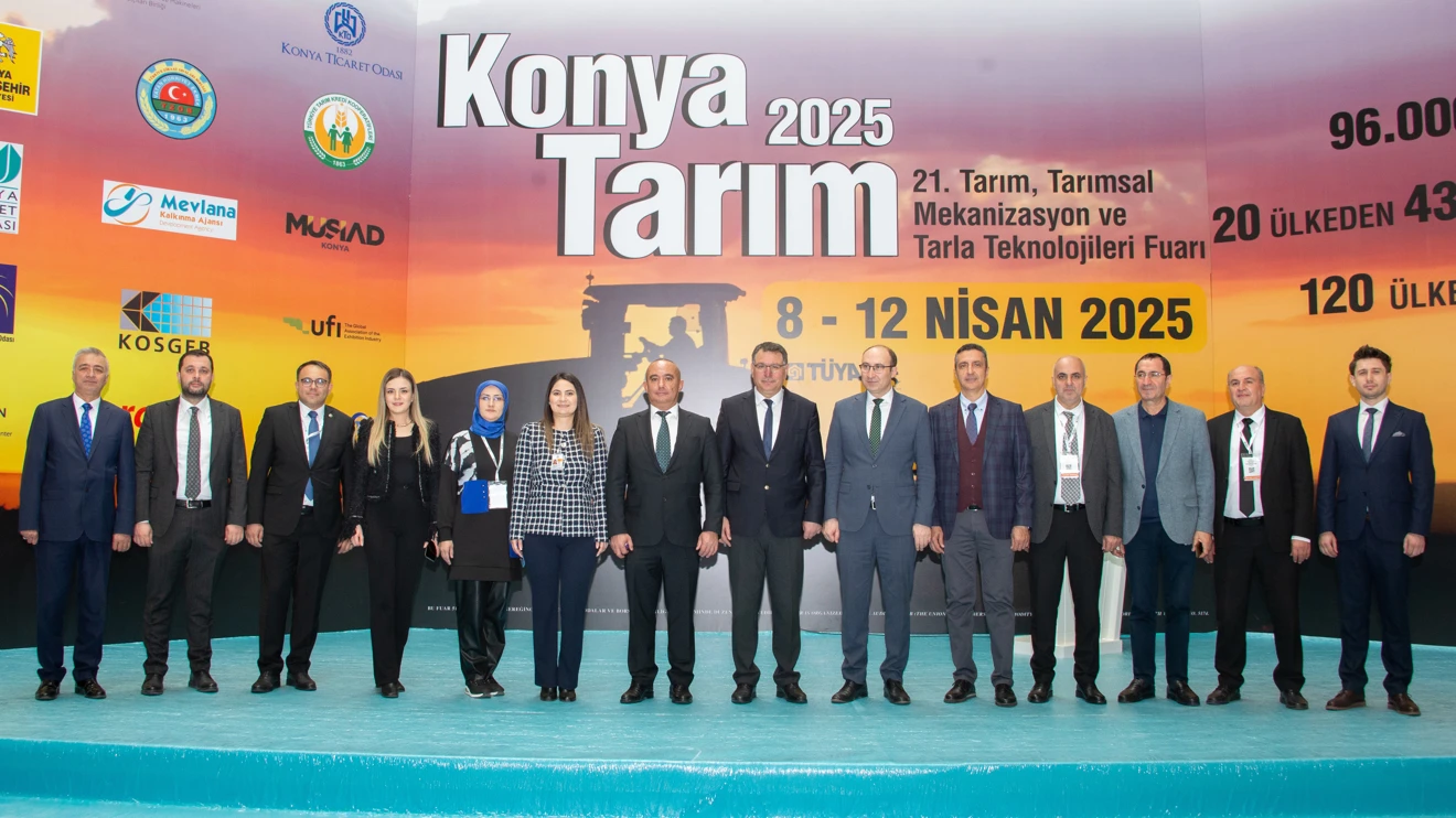 Bakan Yumaklı’dan Selçuk Üniversitesi standına ziyaret